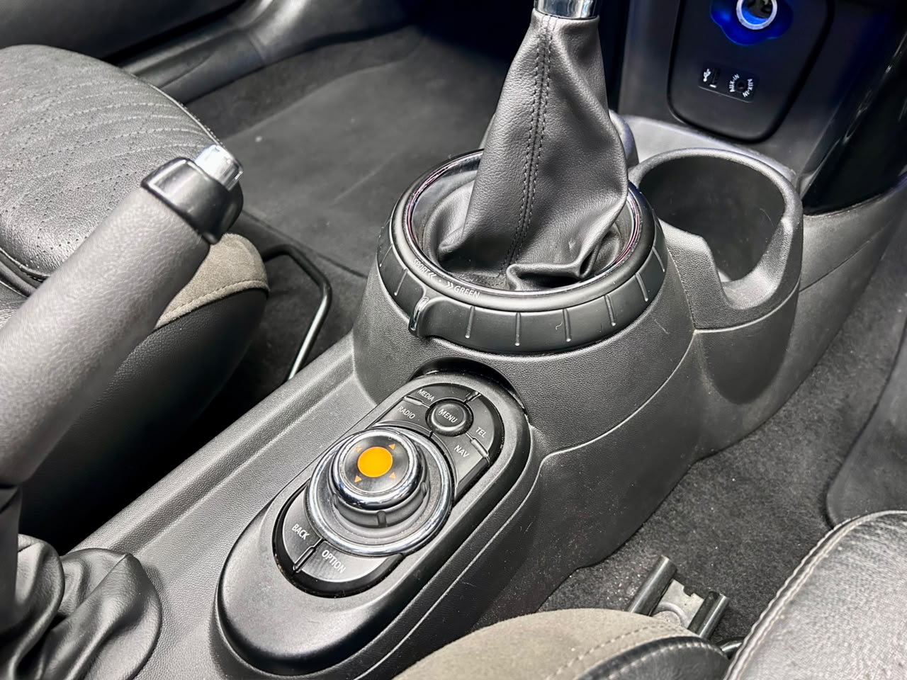 2016 MINI Cooper S Convertible Auto (22)