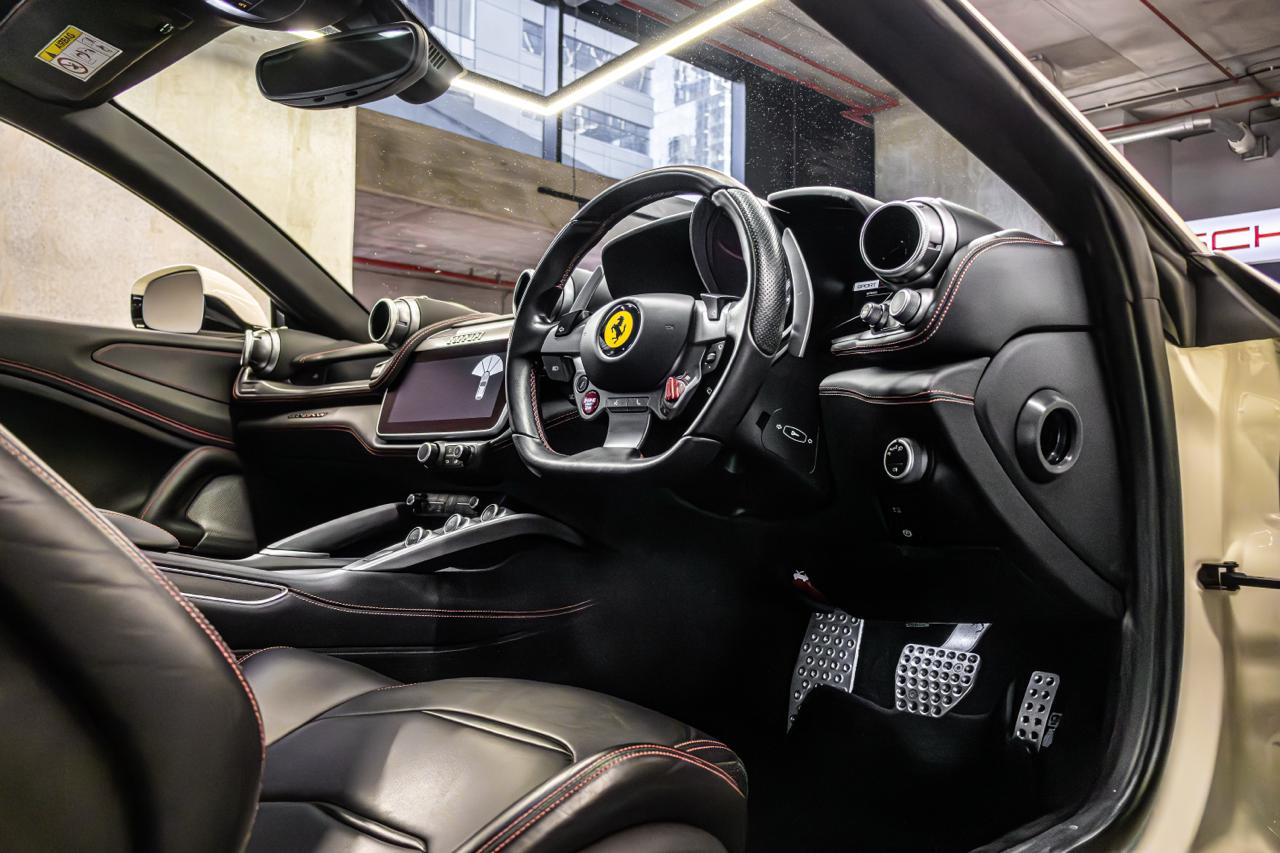 2017 Ferrari GTC 4 Lusso V12 (17)