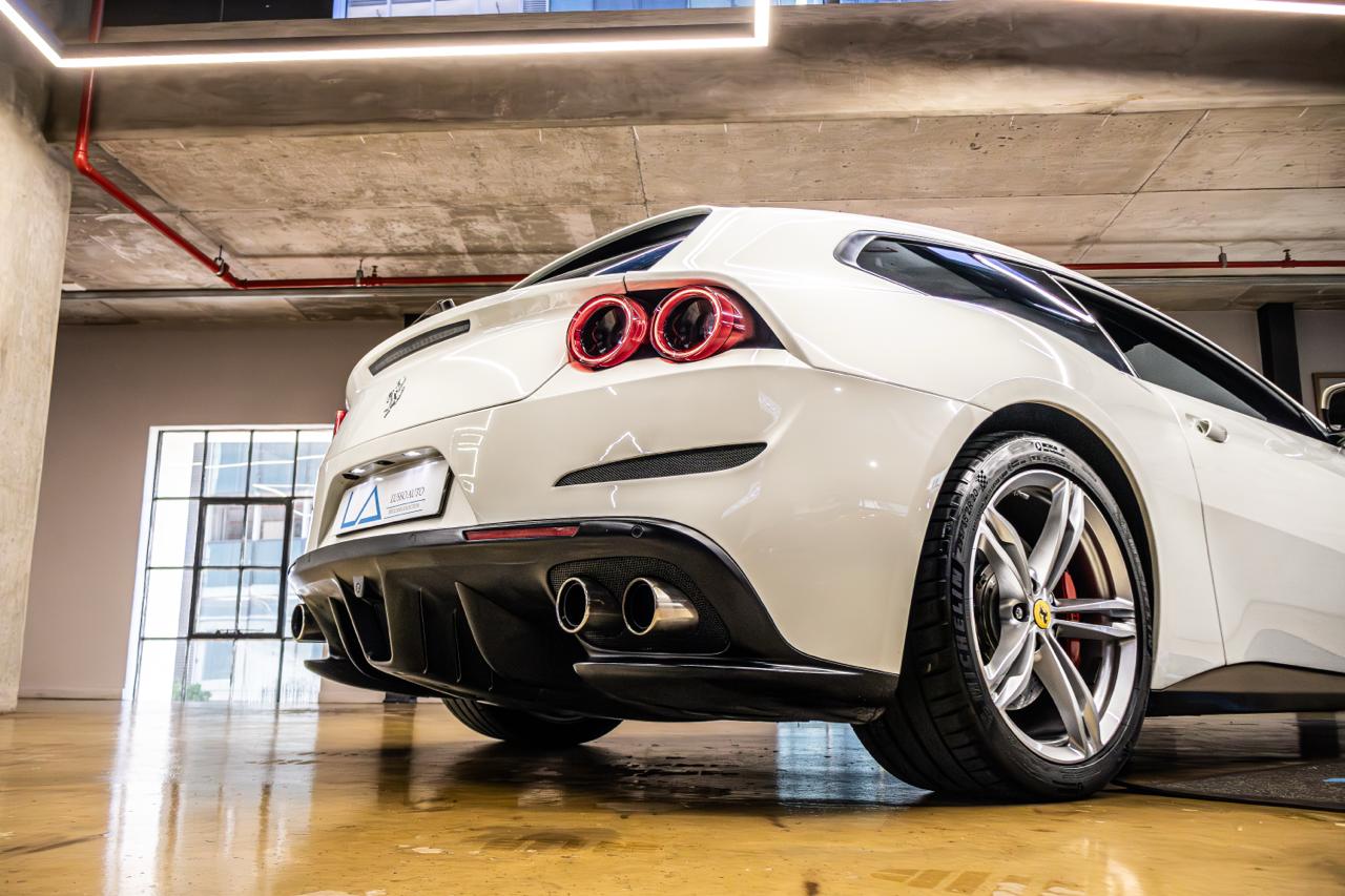 2017 Ferrari GTC 4 Lusso V12 (24)