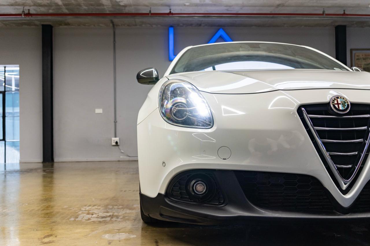 2016 Alfa Romeo Giulietta (15)