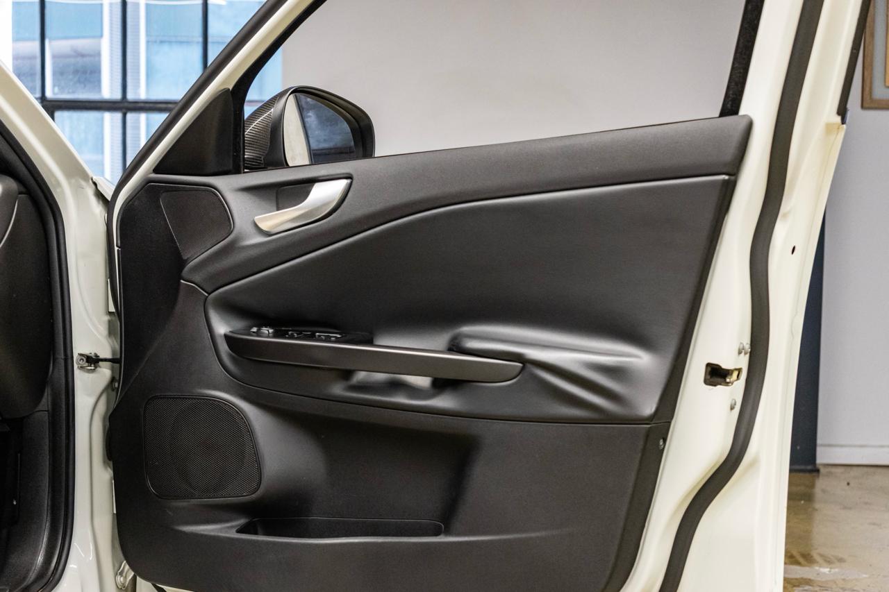 2016 Alfa Romeo Giulietta (16)