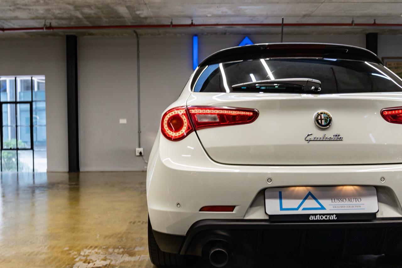 2016 Alfa Romeo Giulietta (18)