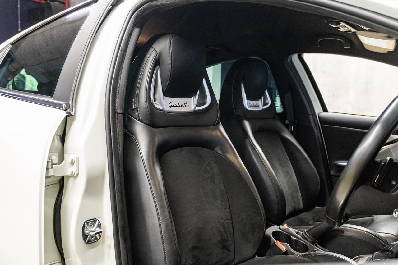 2016 Alfa Romeo Giulietta (23)