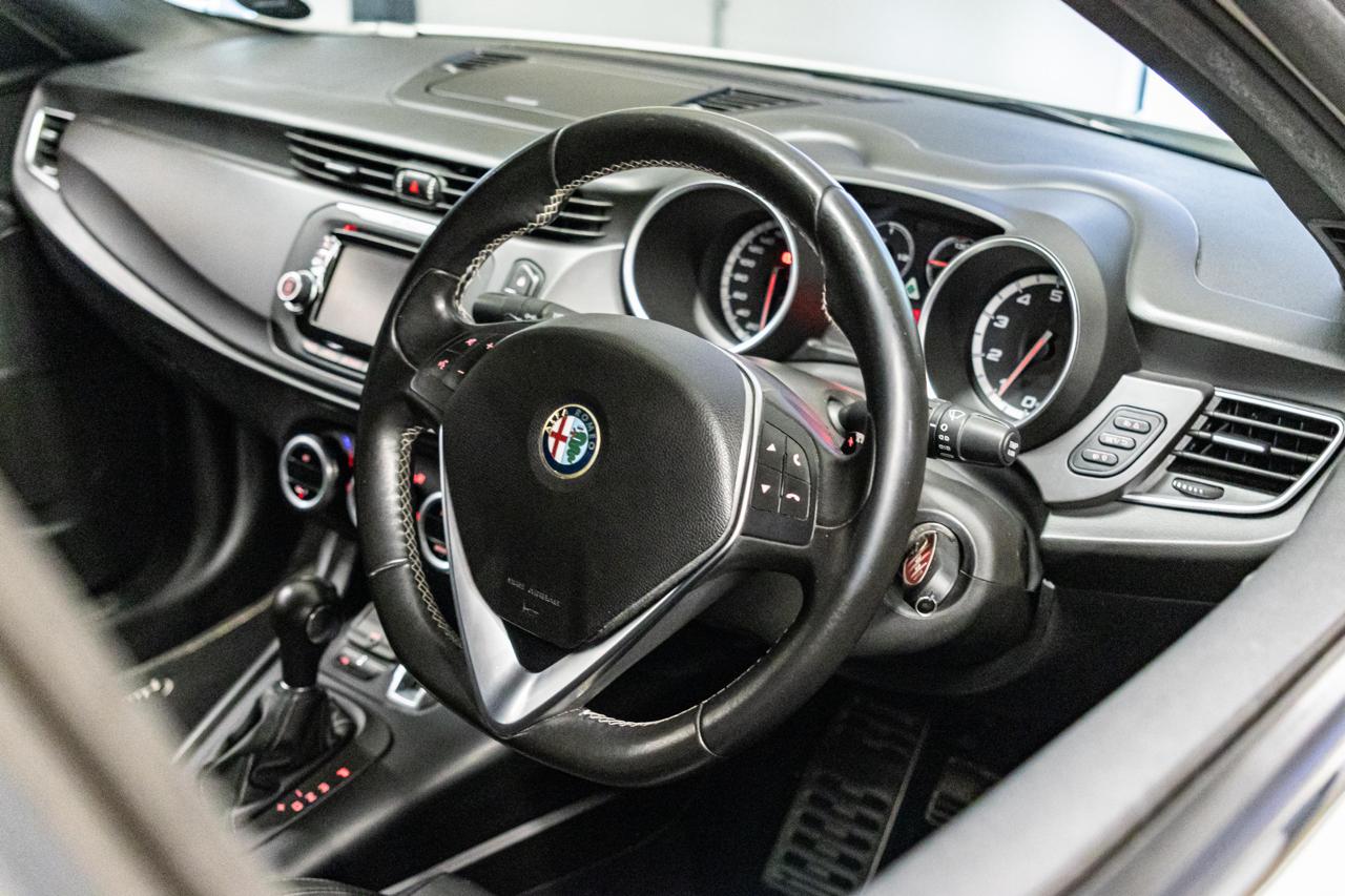 2016 Alfa Romeo Giulietta (31)