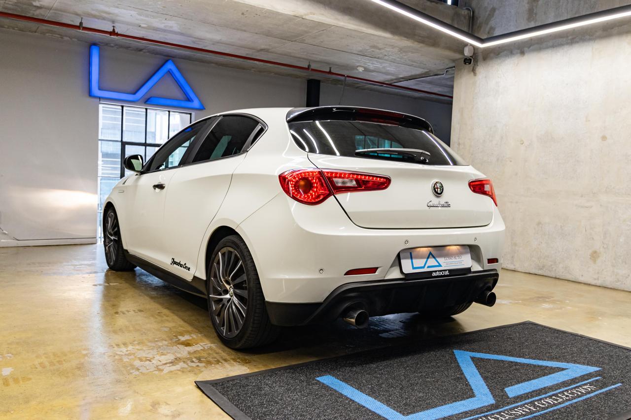 2016 Alfa Romeo Giulietta (32)