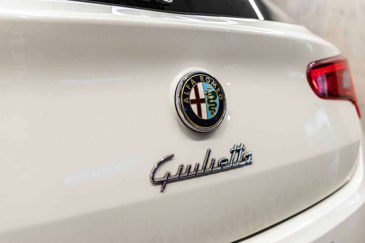 2016 Alfa Romeo Giulietta (6)