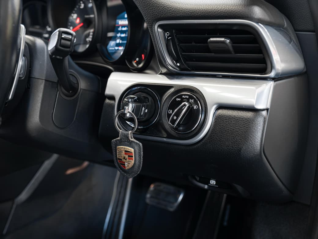 2017 Porsche 911 Carrera S (14)