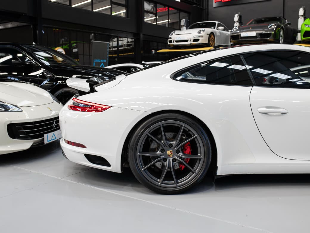 2017 Porsche 911 Carrera S (16)