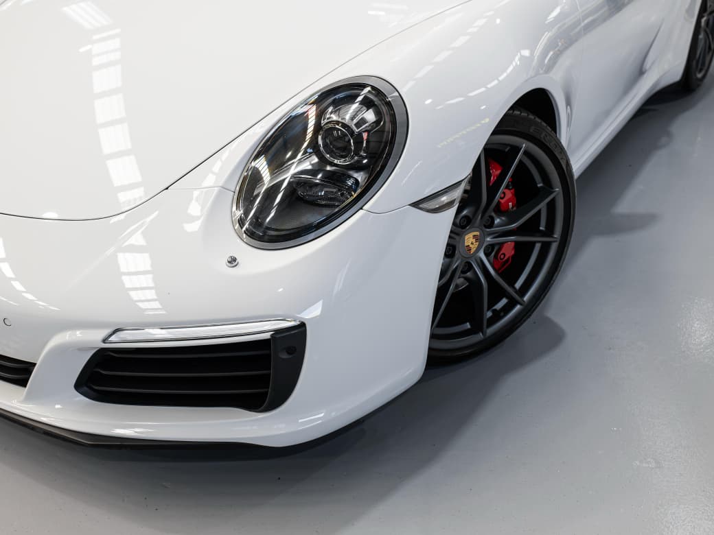 2017 Porsche 911 Carrera S (18)