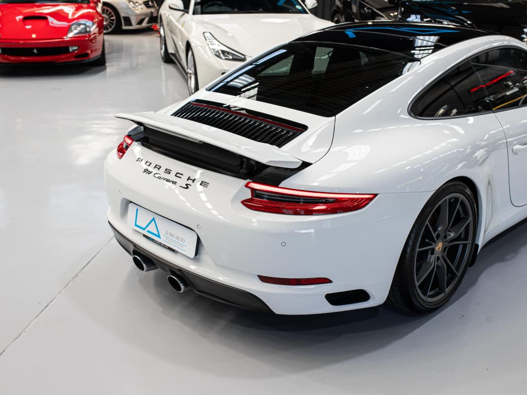 2017 Porsche 911 Carrera S (19)