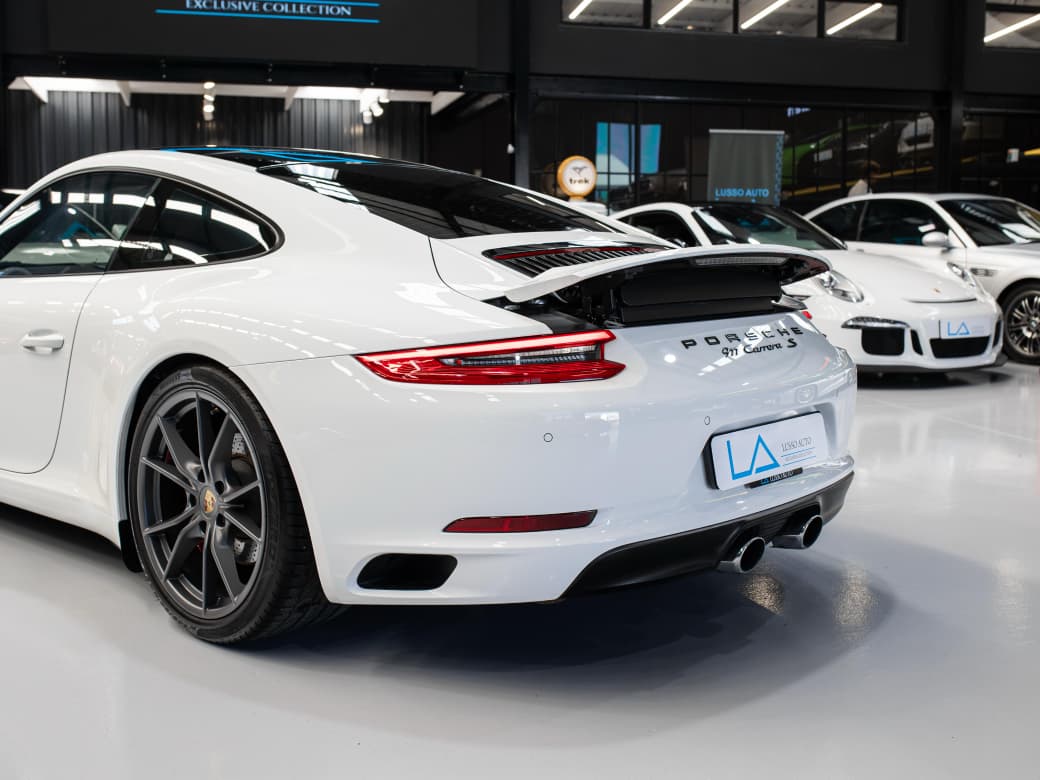 2017 Porsche 911 Carrera S (20)