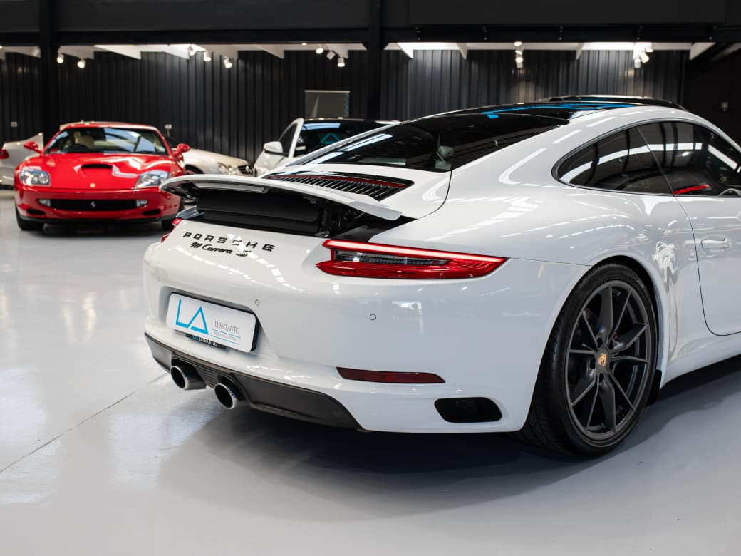2017 Porsche 911 Carrera S (25)