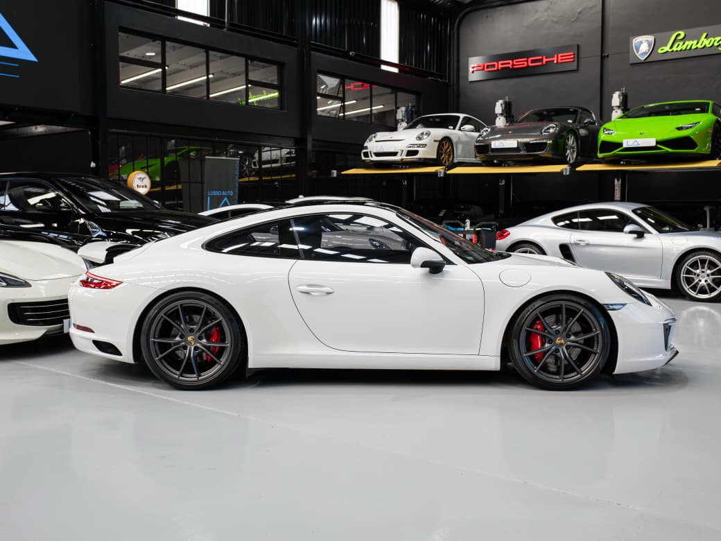 2017 Porsche 911 Carrera S (27)
