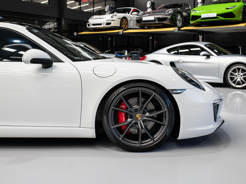 2017 Porsche 911 Carrera S (28)