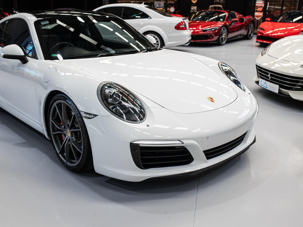 2017 Porsche 911 Carrera S (30)