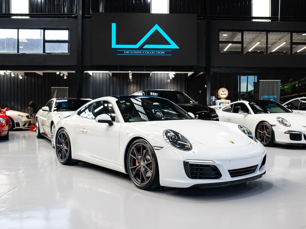 2017 Porsche 911 Carrera S (31)