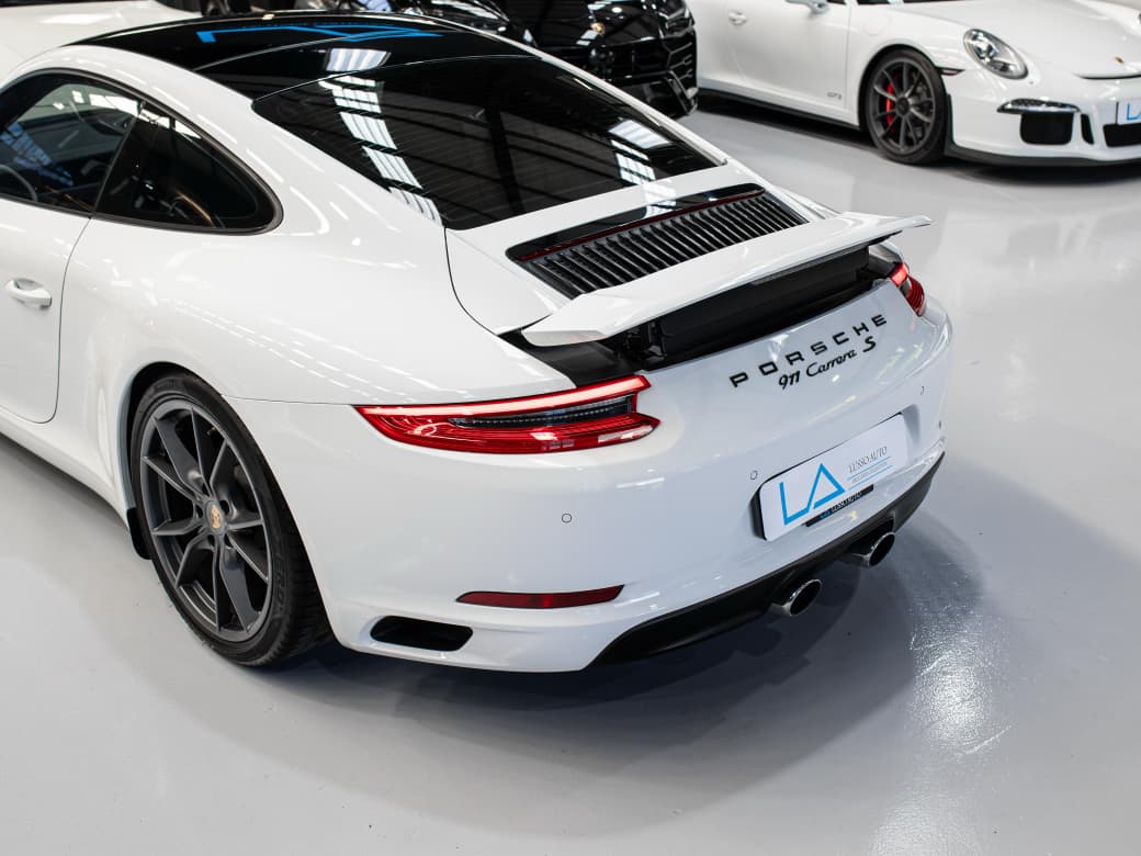 2017 Porsche 911 Carrera S (34)