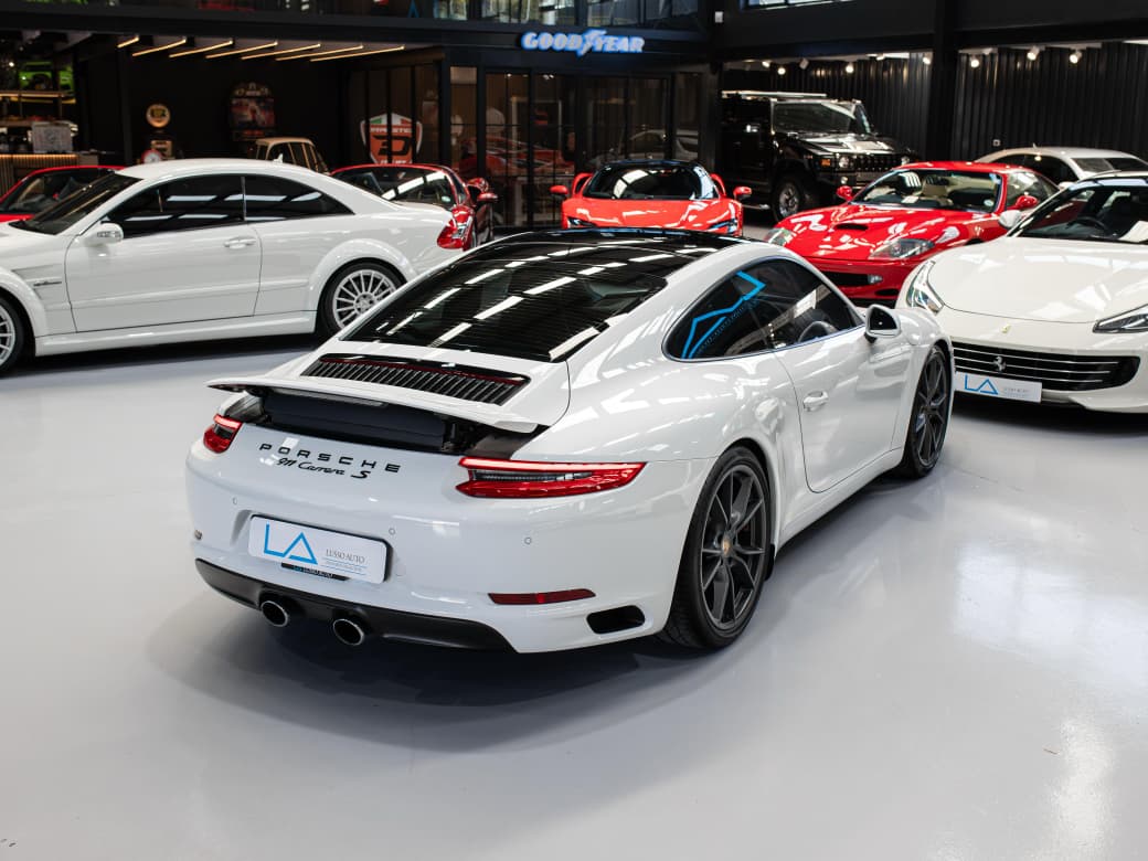 2017 Porsche 911 Carrera S (37)