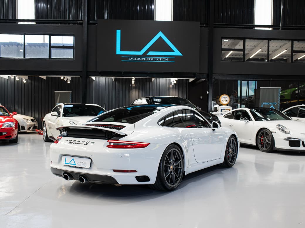 2017 Porsche 911 Carrera S (38)