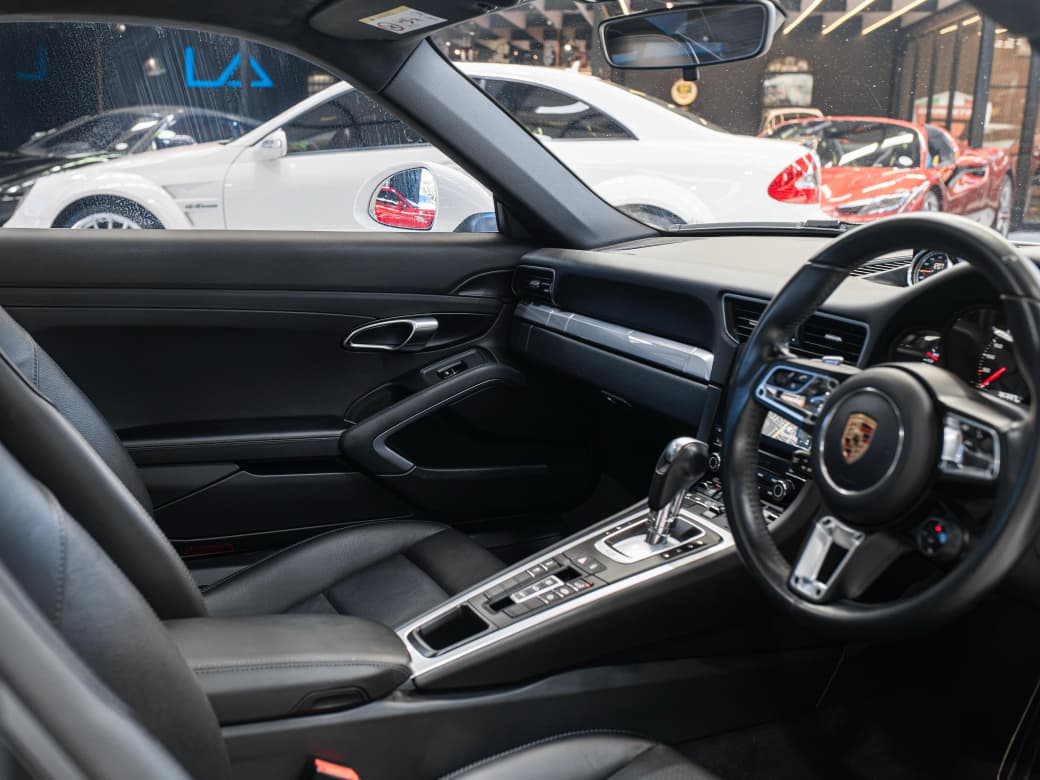 2017 Porsche 911 Carrera S (43)