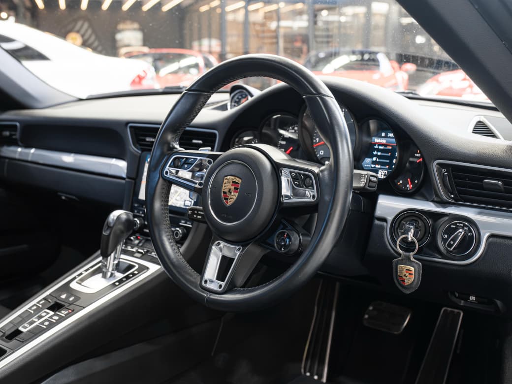 2017 Porsche 911 Carrera S (46)