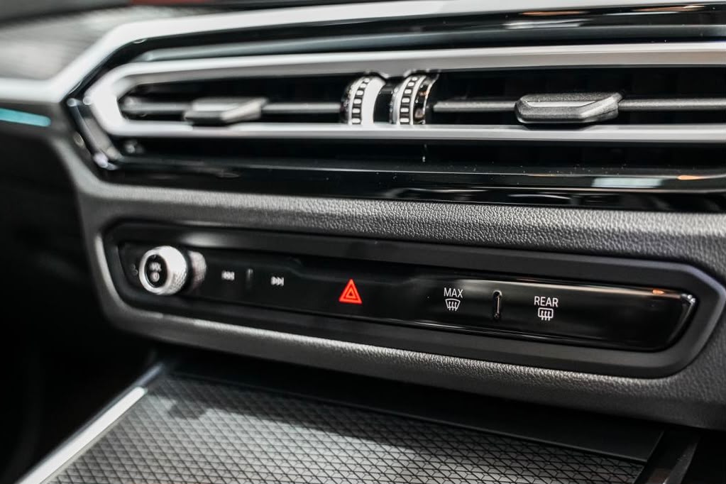 2024 BMW 3 Series 320d M Sport (16)