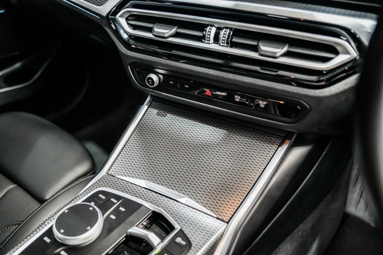 2024 BMW 3 Series 320d M Sport (26)