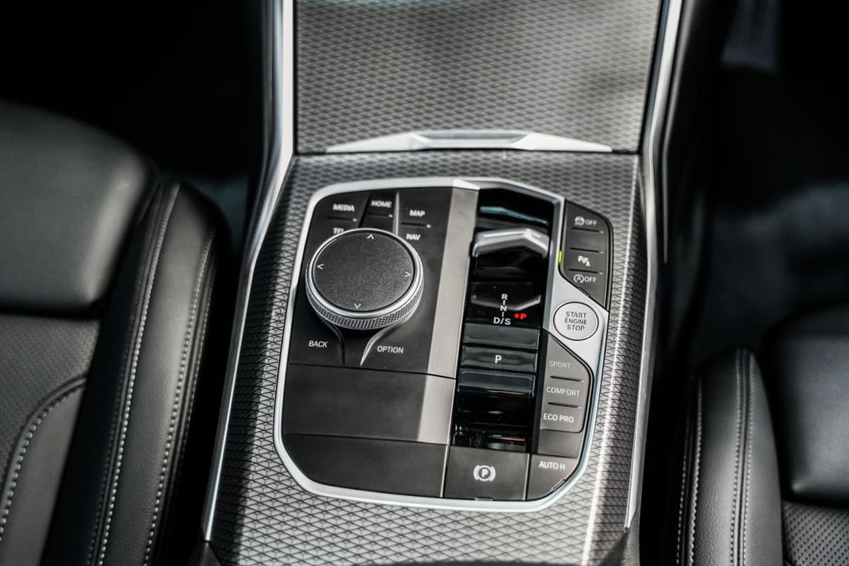 2024 BMW 3 Series 320d M Sport (39)